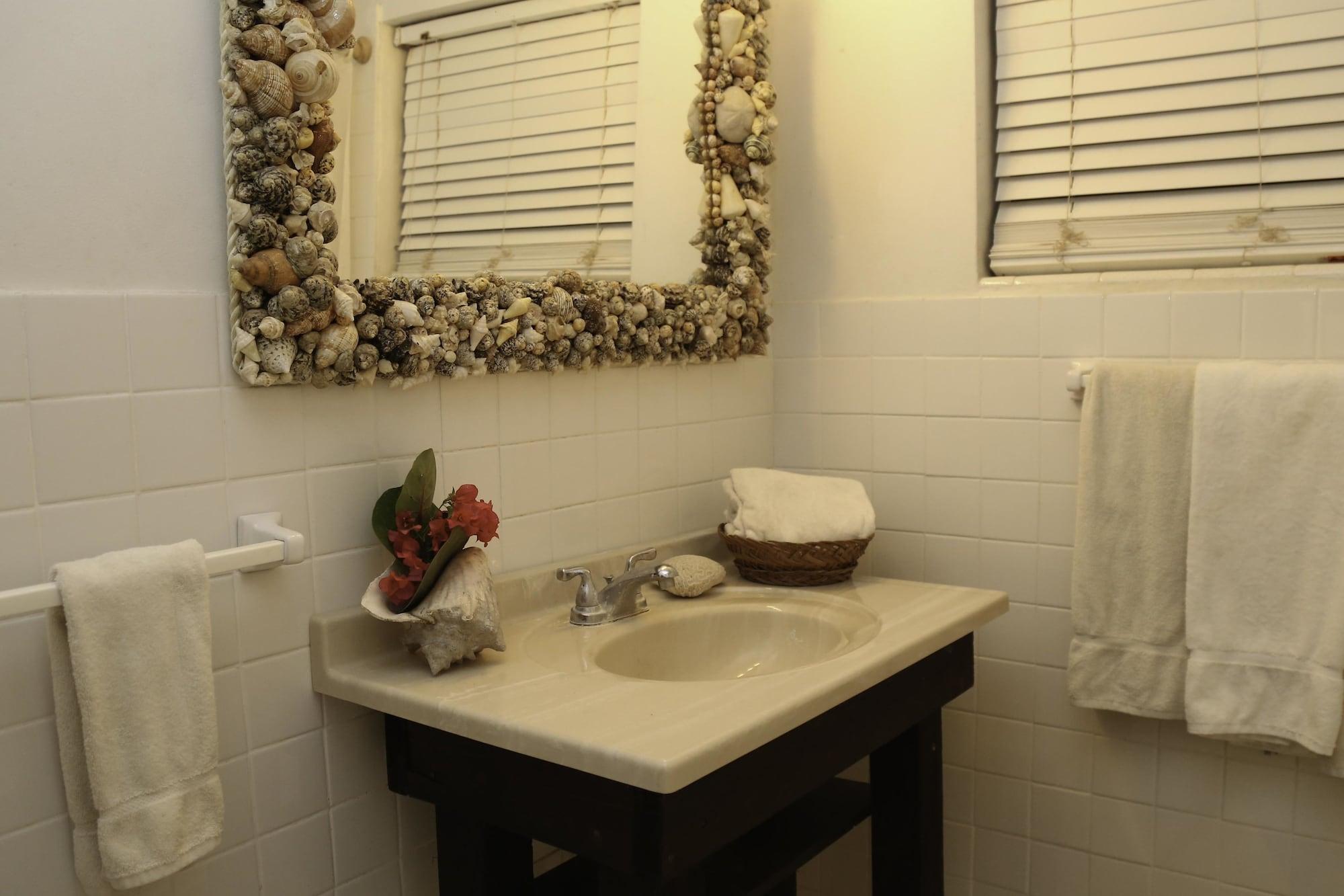 Tingum Village Hotel Dunmore Town 외부 사진