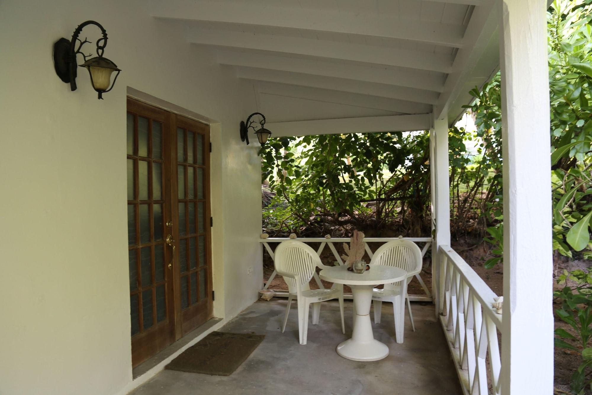 Tingum Village Hotel Dunmore Town 외부 사진