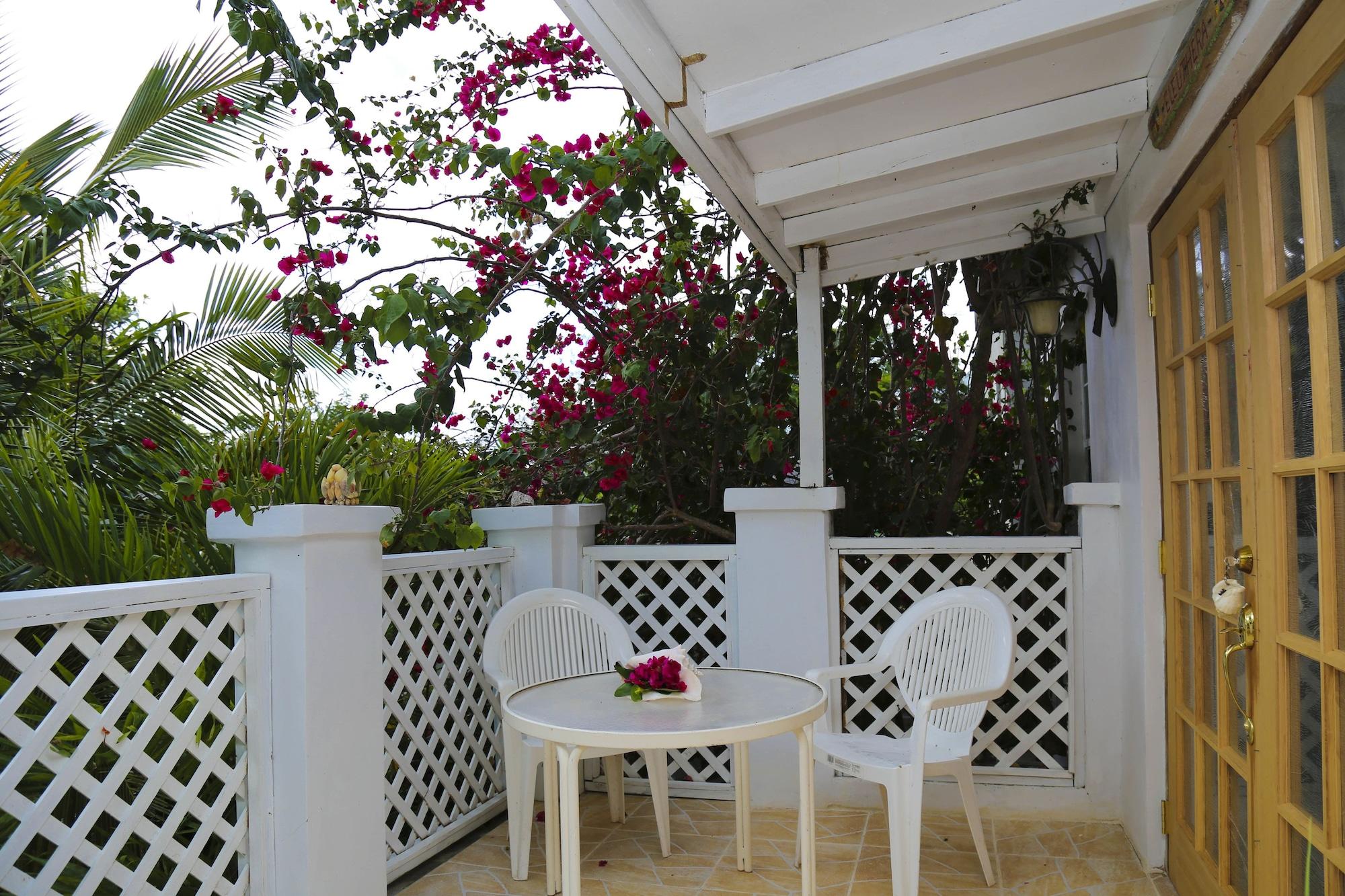 Tingum Village Hotel Dunmore Town 외부 사진