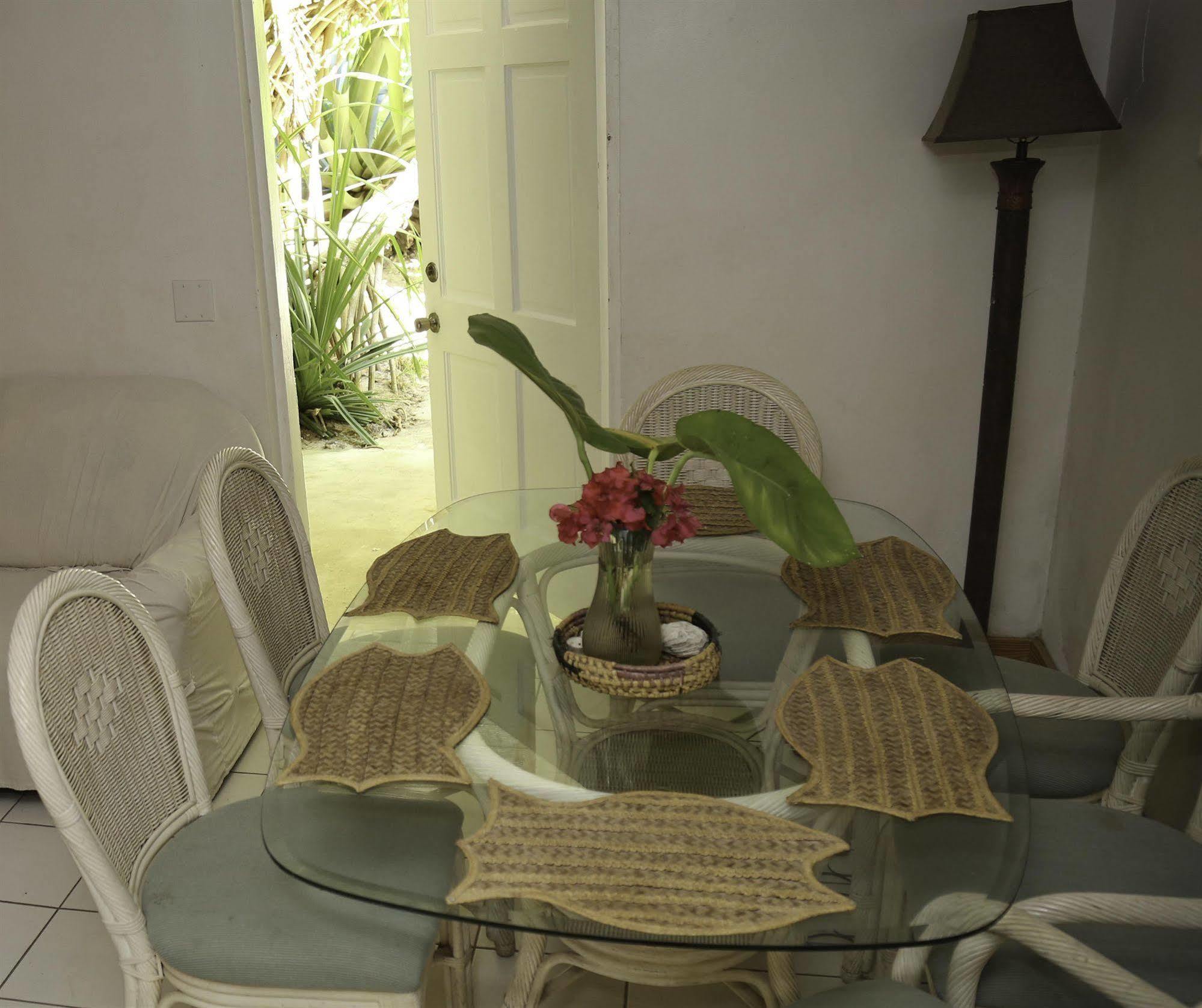 Tingum Village Hotel Dunmore Town 외부 사진