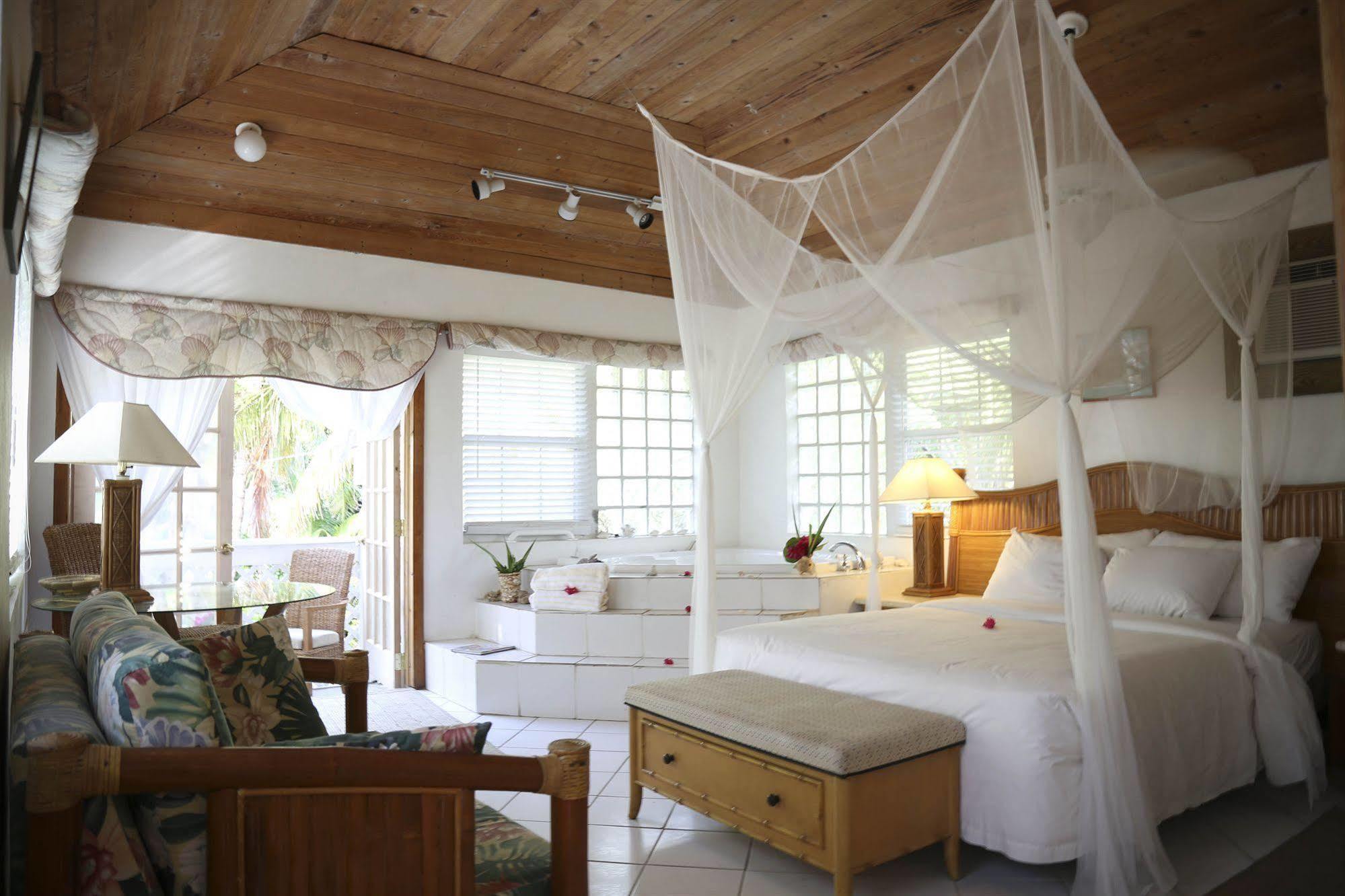 Tingum Village Hotel Dunmore Town 외부 사진