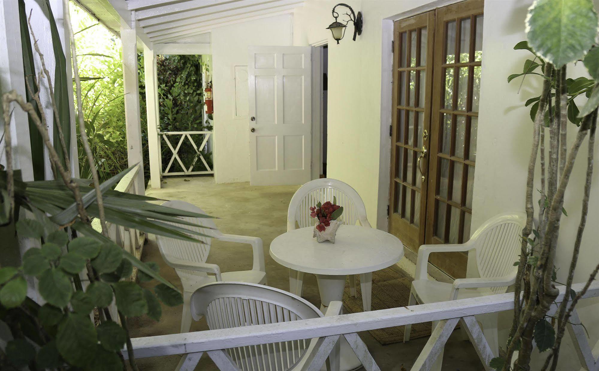 Tingum Village Hotel Dunmore Town 외부 사진