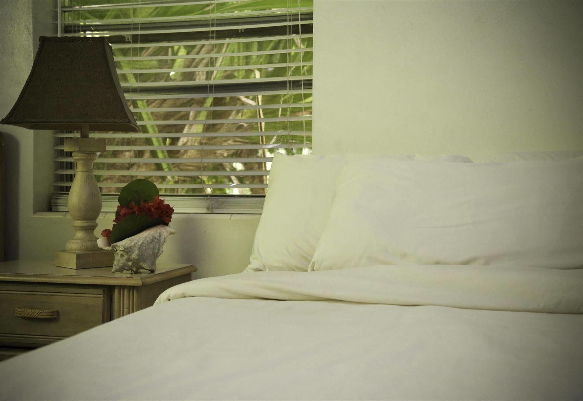 Tingum Village Hotel Dunmore Town 외부 사진