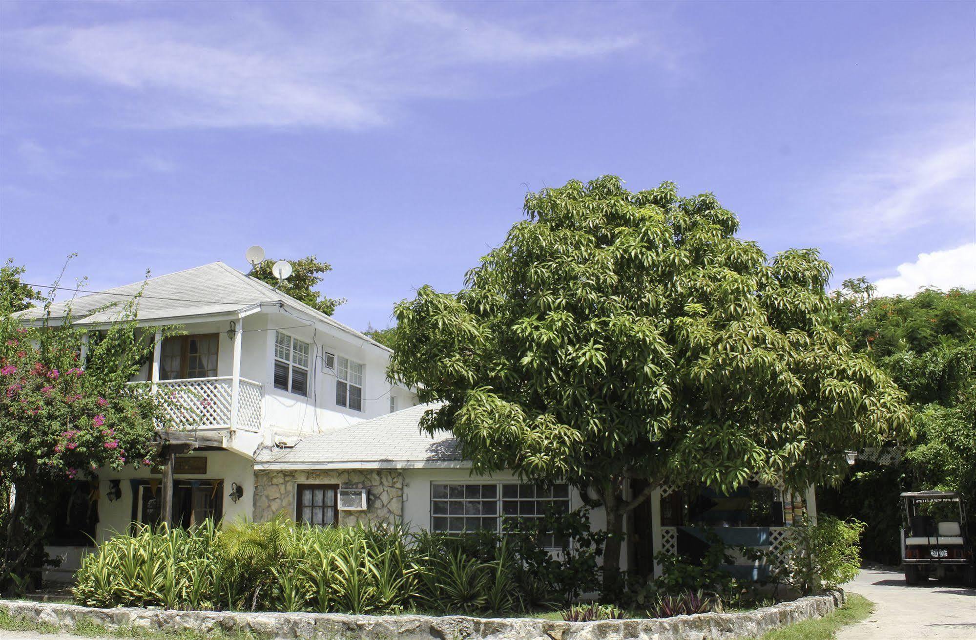 Tingum Village Hotel Dunmore Town 외부 사진