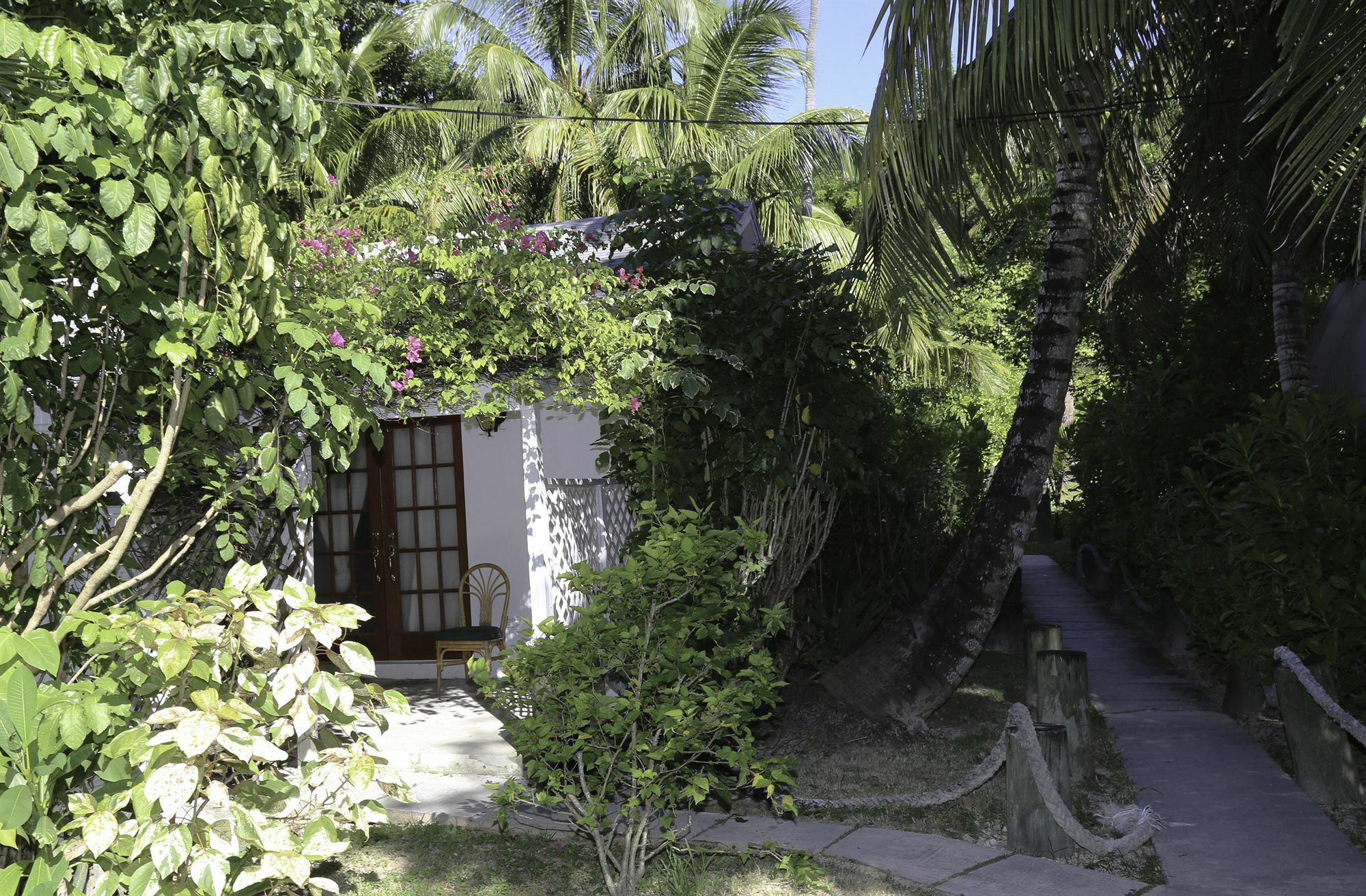 Tingum Village Hotel Dunmore Town 외부 사진